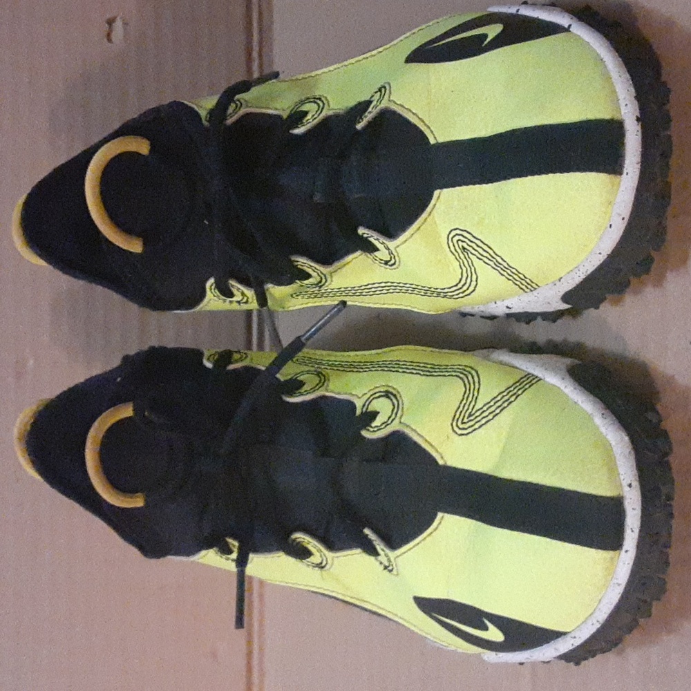 Nike Future Field Tuff size 5.5Y sneakers